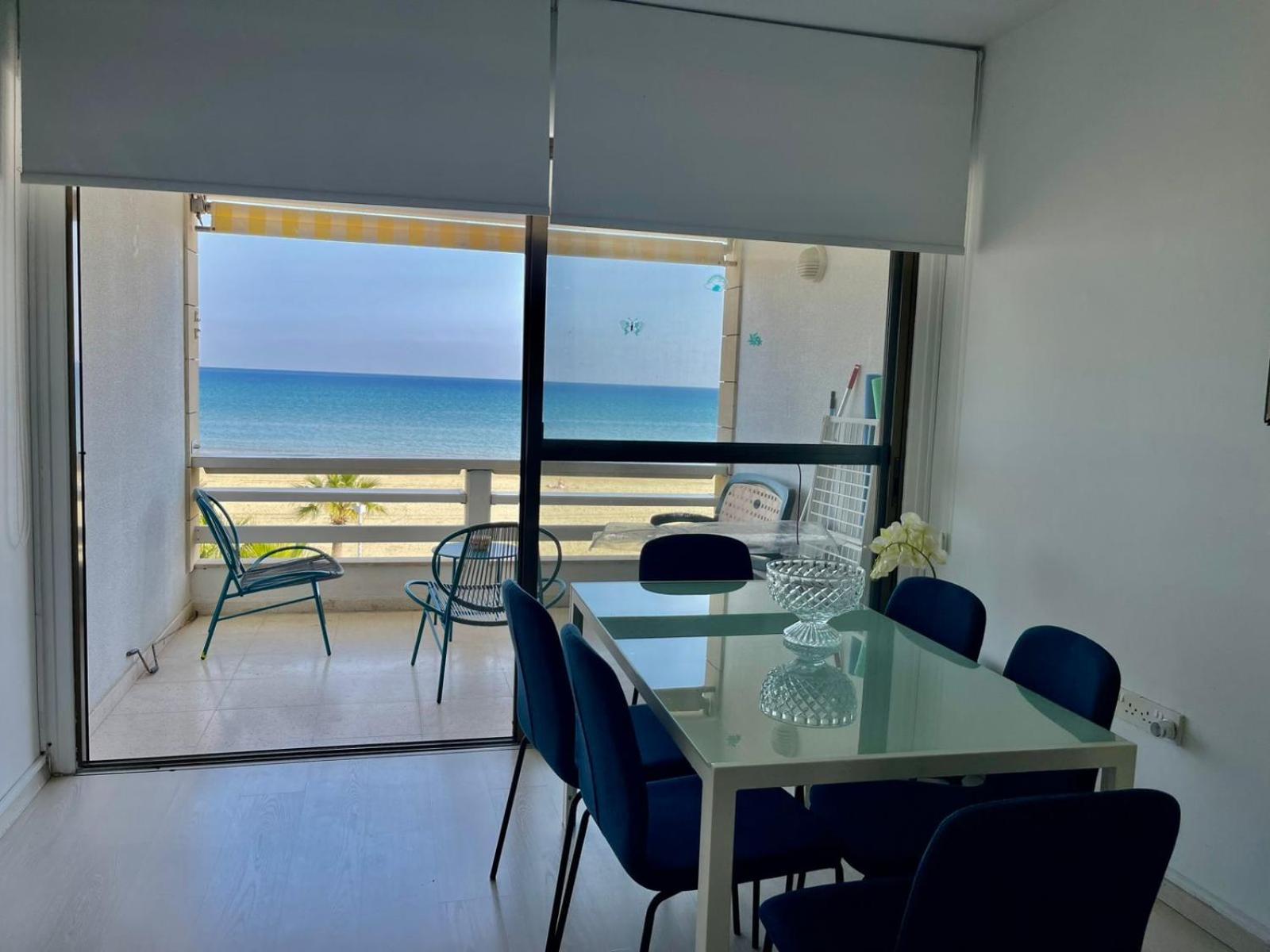 Sea View Suite In Makenzy Lárnaca Exterior foto
