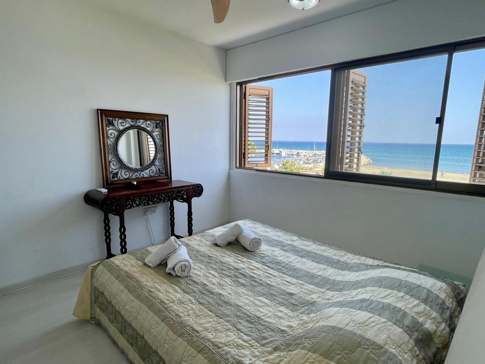 Sea View Suite In Makenzy Lárnaca Exterior foto